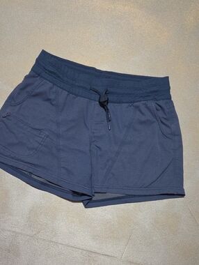 The North Face Women's Navy Ribbed-Waist Athletic Shorts